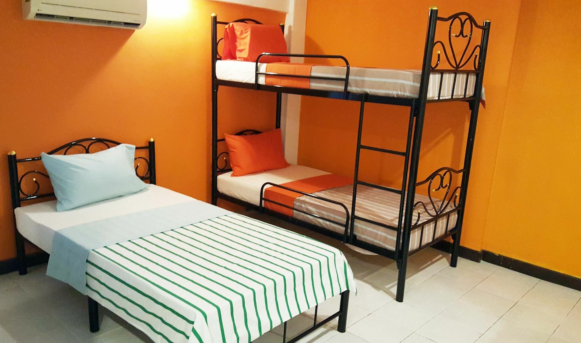Mr.Sea In Bangkok Hostel Exterior foto